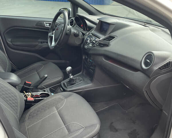 Белый Форд Фиеста, объемом двигателя 1.6 л и пробегом 155 тыс. км за 7500 $, фото 17 на Automoto.ua