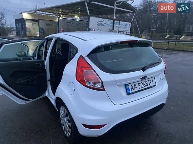 Белый Форд Фиеста, объемом двигателя 1.24 л и пробегом 123 тыс. км за 7500 $, фото 5 на Automoto.ua