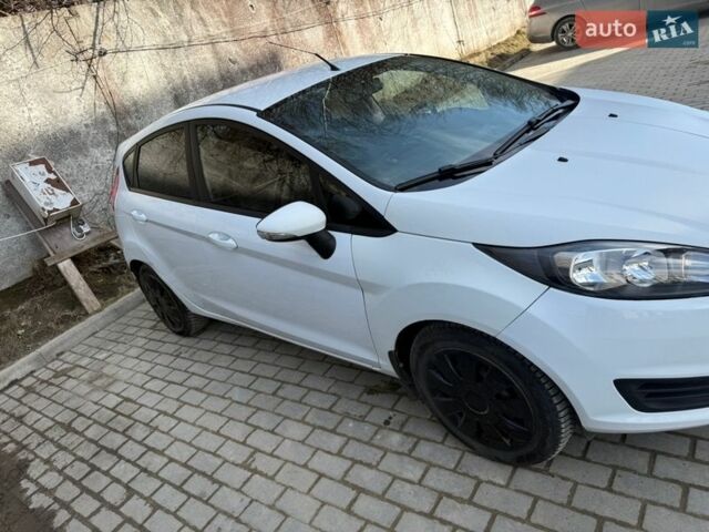 Белый Форд Фиеста, объемом двигателя 1.24 л и пробегом 89 тыс. км за 5100 $, фото 2 на Automoto.ua