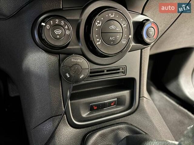 Белый Форд Фиеста, объемом двигателя 1.39 л и пробегом 72 тыс. км за 7100 $, фото 21 на Automoto.ua