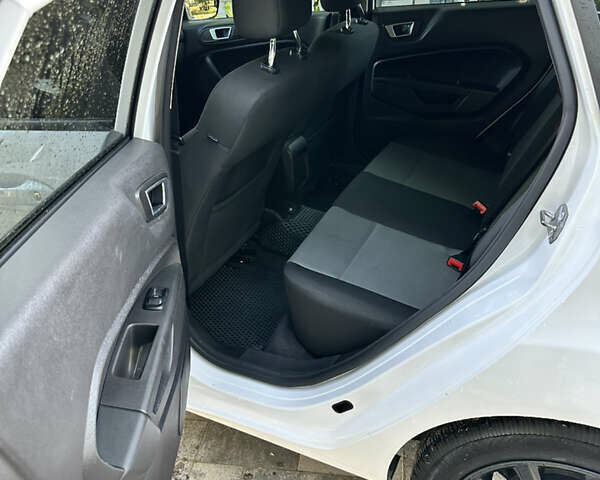 Білий Форд Фієста, об'ємом двигуна 1.6 л та пробігом 89 тис. км за 8750 $, фото 10 на Automoto.ua