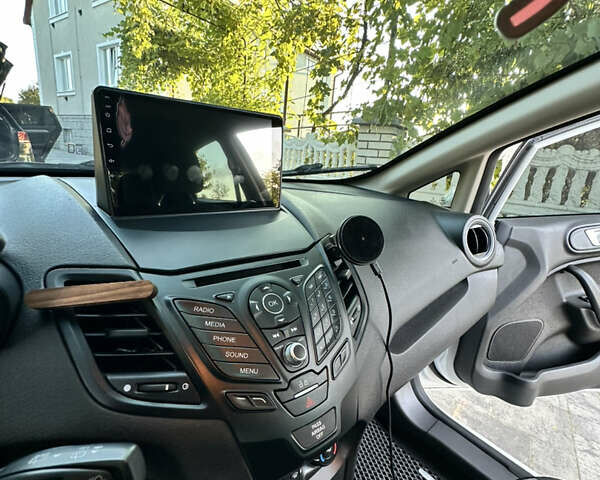 Белый Форд Фиеста, объемом двигателя 1.6 л и пробегом 89 тыс. км за 8500 $, фото 22 на Automoto.ua