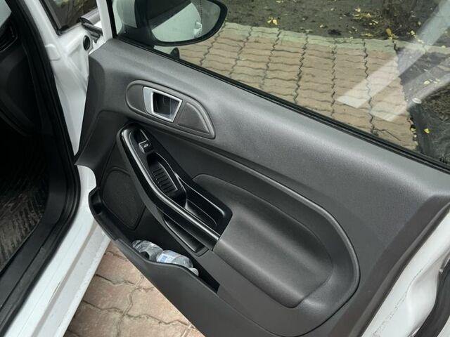 Белый Форд Фиеста, объемом двигателя 1 л и пробегом 165 тыс. км за 6850 $, фото 3 на Automoto.ua