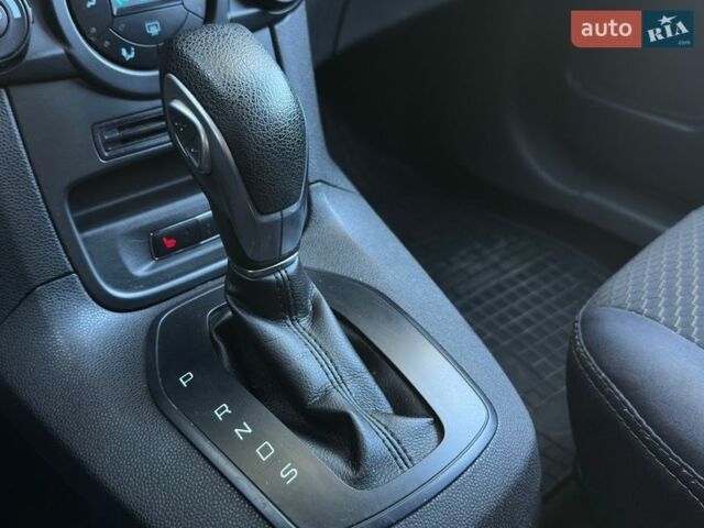 Белый Форд Фиеста, объемом двигателя 1 л и пробегом 72 тыс. км за 9300 $, фото 16 на Automoto.ua