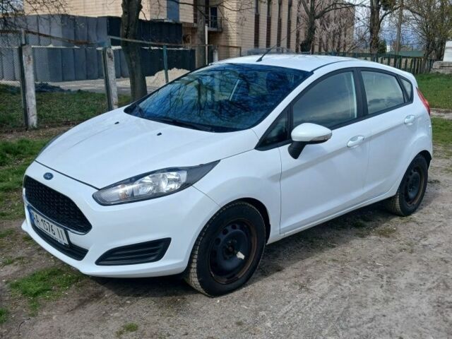 Форд Фиеста 2016 в Киеве на Automoto.ua Белый Форд Фиеста, объемом двигателя 1 л и пробегом 151 тыс. км за 6500 $, фото 1 на Automoto.ua