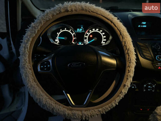 Белый Форд Фиеста, объемом двигателя 1 л и пробегом 120 тыс. км за 8300 $, фото 10 на Automoto.ua