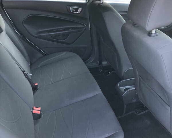 Білий Форд Фієста, об'ємом двигуна 1.24 л та пробігом 90 тис. км за 6500 $, фото 17 на Automoto.ua