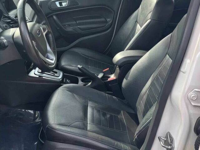 Белый Форд Фиеста, объемом двигателя 1.6 л и пробегом 74 тыс. км за 1300 $, фото 7 на Automoto.ua