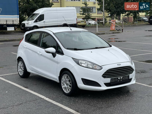 Білий Форд Фієста, об'ємом двигуна 1.24 л та пробігом 123 тис. км за 6800 $, фото 3 на Automoto.ua