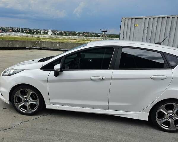 Белый Форд Фиеста, объемом двигателя 1.6 л и пробегом 155 тыс. км за 7500 $, фото 11 на Automoto.ua