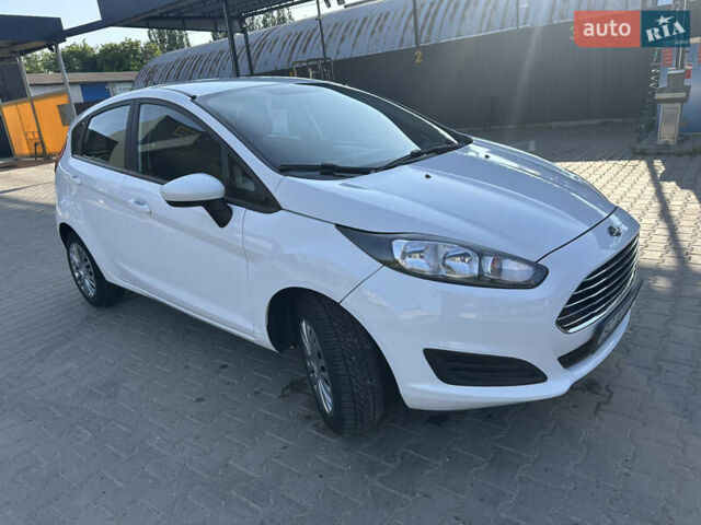 Білий Форд Фієста, об'ємом двигуна 1.6 л та пробігом 156 тис. км за 7700 $, фото 3 на Automoto.ua