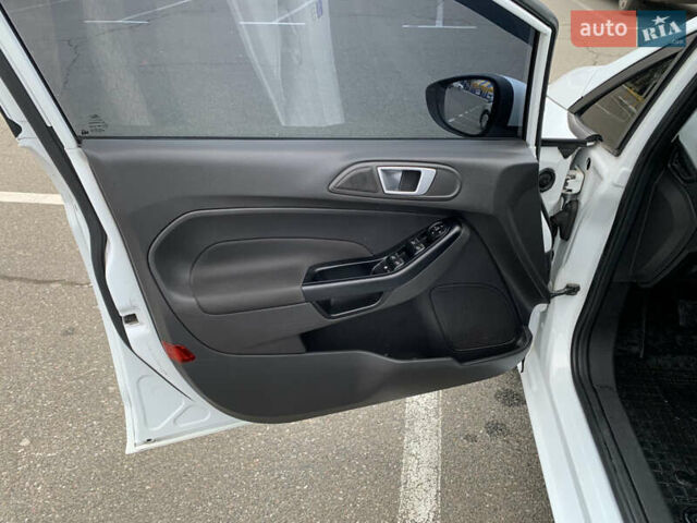 Белый Форд Фиеста, объемом двигателя 1.24 л и пробегом 212 тыс. км за 6500 $, фото 7 на Automoto.ua