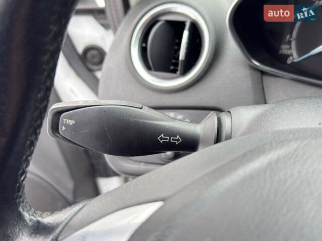 Білий Форд Фієста, об'ємом двигуна 1.2 л та пробігом 79 тис. км за 5500 $, фото 27 на Automoto.ua