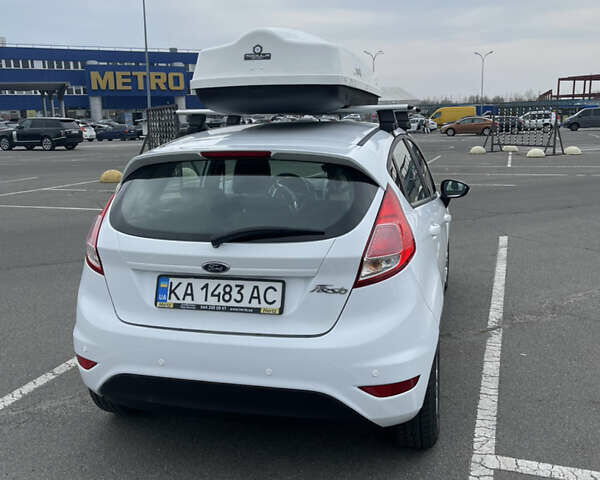 Белый Форд Фиеста, объемом двигателя 1 л и пробегом 110 тыс. км за 10800 $, фото 1 на Automoto.ua