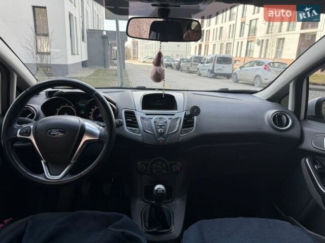 Белый Форд Фиеста, объемом двигателя 1.24 л и пробегом 89 тыс. км за 5100 $, фото 7 на Automoto.ua