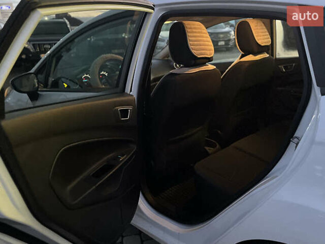 Белый Форд Фиеста, объемом двигателя 1 л и пробегом 120 тыс. км за 8300 $, фото 19 на Automoto.ua