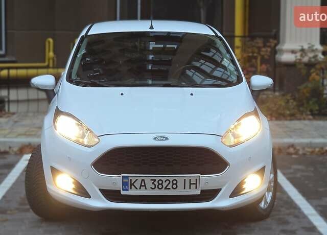 Белый Форд Фиеста, объемом двигателя 1.24 л и пробегом 63 тыс. км за 9900 $, фото 1 на Automoto.ua