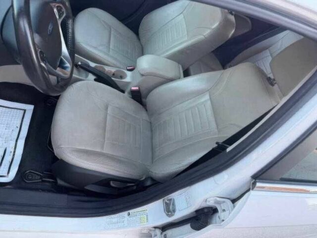 Белый Форд Фиеста, объемом двигателя 1.6 л и пробегом 119 тыс. км за 4000 $, фото 5 на Automoto.ua