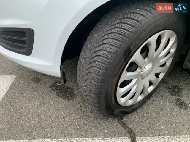 Белый Форд Фиеста, объемом двигателя 1.24 л и пробегом 212 тыс. км за 6500 $, фото 15 на Automoto.ua