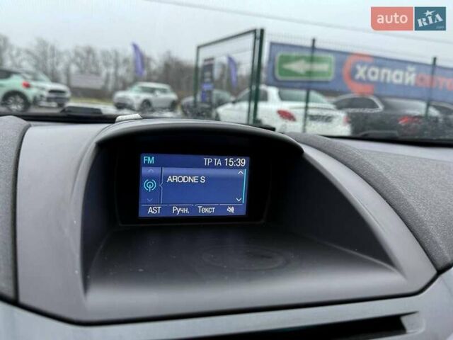 Білий Форд Фієста, об'ємом двигуна 1 л та пробігом 71 тис. км за 8900 $, фото 15 на Automoto.ua