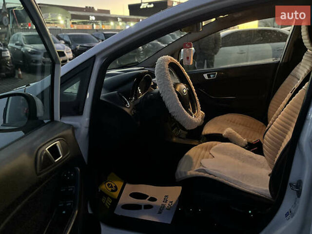 Белый Форд Фиеста, объемом двигателя 1 л и пробегом 120 тыс. км за 8300 $, фото 15 на Automoto.ua