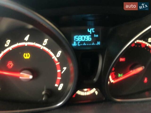 Білий Форд Фієста, об'ємом двигуна 1.6 л та пробігом 158 тис. км за 7500 $, фото 5 на Automoto.ua