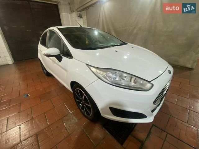 Белый Форд Фиеста, объемом двигателя 1 л и пробегом 170 тыс. км за 7300 $, фото 1 на Automoto.ua