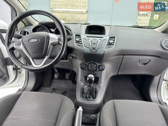 Білий Форд Фієста, об'ємом двигуна 1.2 л та пробігом 79 тис. км за 5500 $, фото 10 на Automoto.ua