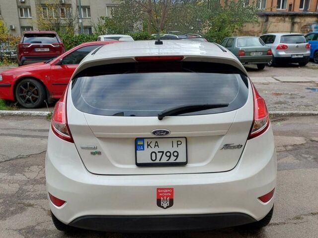 Белый Форд Фиеста, объемом двигателя 1 л и пробегом 170 тыс. км за 4800 $, фото 3 на Automoto.ua