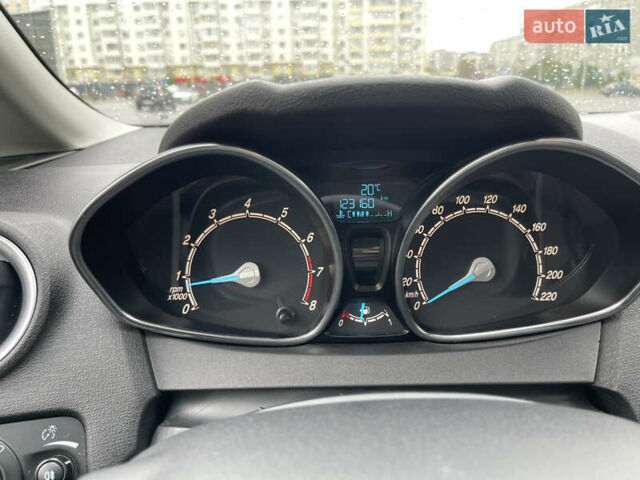 Білий Форд Фієста, об'ємом двигуна 1.24 л та пробігом 123 тис. км за 6800 $, фото 23 на Automoto.ua
