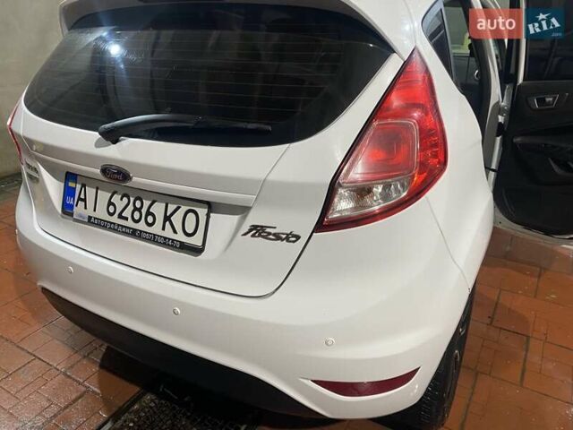Белый Форд Фиеста, объемом двигателя 1 л и пробегом 170 тыс. км за 7300 $, фото 6 на Automoto.ua