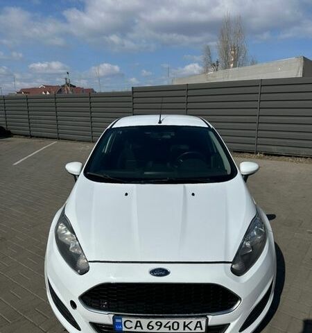 Білий Форд Фієста, об'ємом двигуна 1 л та пробігом 147 тис. км за 7500 $, фото 1 на Automoto.ua