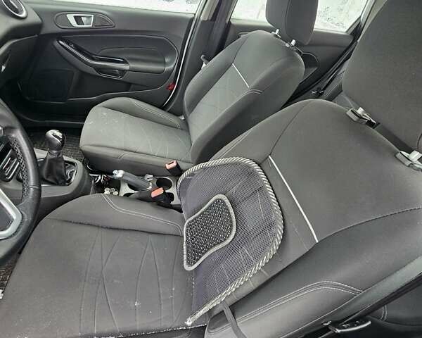 Білий Форд Фієста, об'ємом двигуна 1 л та пробігом 78 тис. км за 8500 $, фото 3 на Automoto.ua