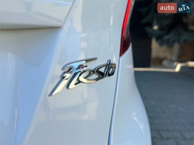 Белый Форд Фиеста, объемом двигателя 1 л и пробегом 72 тыс. км за 9300 $, фото 6 на Automoto.ua