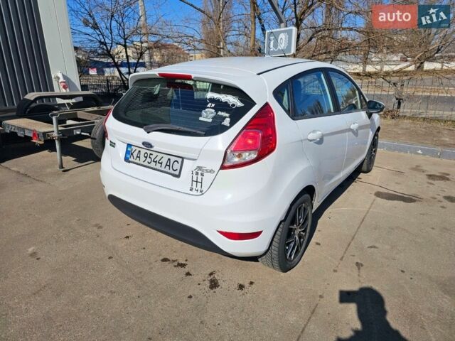 Белый Форд Фиеста, объемом двигателя 1 л и пробегом 80 тыс. км за 8500 $, фото 3 на Automoto.ua