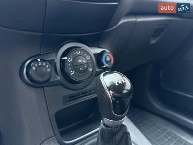 Форд Фиеста 2016 в Львове на Automoto.ua Белый Форд Фиеста, объемом двигателя 1.24 л и пробегом 317 тыс. км за 5700 $, фото 20 на Automoto.ua