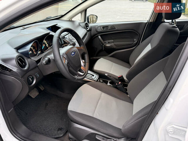 Білий Форд Фієста, об'ємом двигуна 1.6 л та пробігом 117 тис. км за 7900 $, фото 10 на Automoto.ua