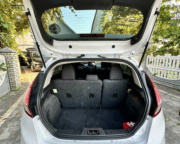 Белый Форд Фиеста, объемом двигателя 1.6 л и пробегом 89 тыс. км за 8500 $, фото 15 на Automoto.ua