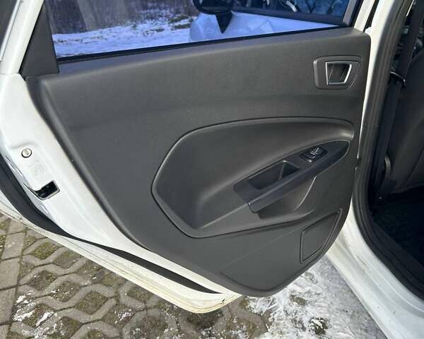 Білий Форд Фієста, об'ємом двигуна 1 л та пробігом 167 тис. км за 7000 $, фото 12 на Automoto.ua