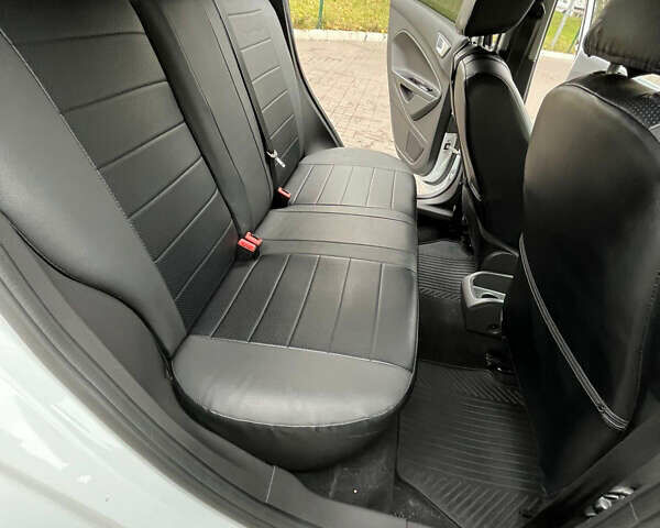 Белый Форд Фиеста, объемом двигателя 1.24 л и пробегом 80 тыс. км за 10000 $, фото 10 на Automoto.ua