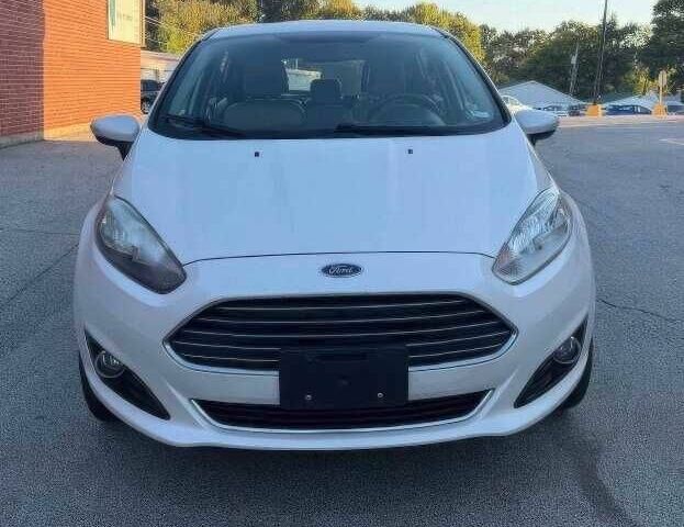 Белый Форд Фиеста, объемом двигателя 1.6 л и пробегом 119 тыс. км за 4000 $, фото 1 на Automoto.ua