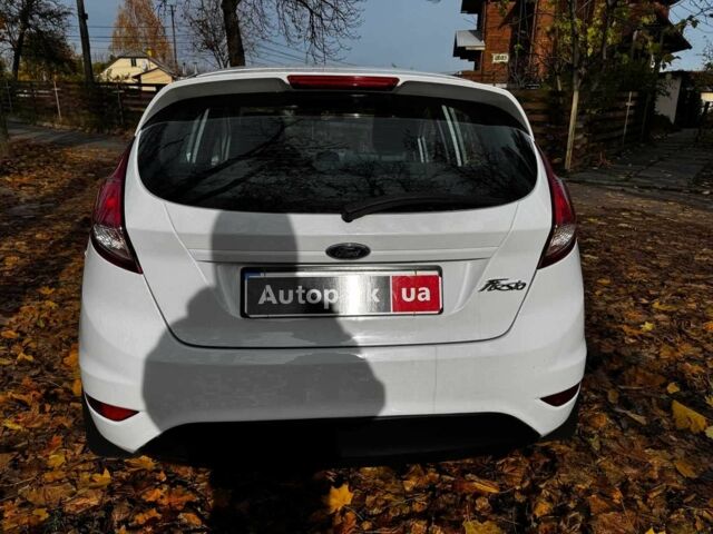 Белый Форд Фиеста, объемом двигателя 1.4 л и пробегом 149 тыс. км за 6940 $, фото 6 на Automoto.ua
