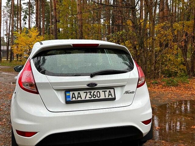 Белый Форд Фиеста, объемом двигателя 1.4 л и пробегом 149 тыс. км за 7200 $, фото 7 на Automoto.ua