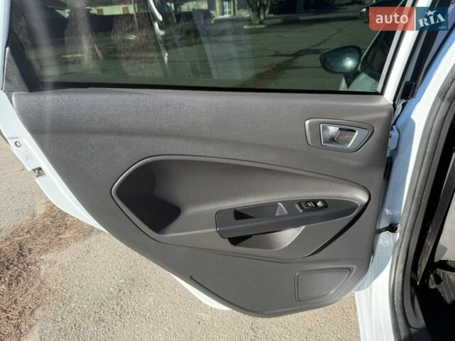 Білий Форд Фієста, об'ємом двигуна 1.24 л та пробігом 178 тис. км за 7150 $, фото 11 на Automoto.ua