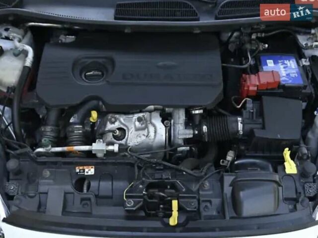 Белый Форд Фиеста, объемом двигателя 1.4 л и пробегом 115 тыс. км за 8200 $, фото 4 на Automoto.ua