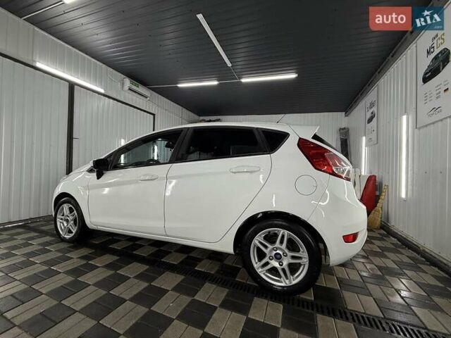 Білий Форд Фієста, об'ємом двигуна 1.6 л та пробігом 106 тис. км за 6950 $, фото 14 на Automoto.ua