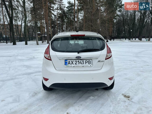 Білий Форд Фієста, об'ємом двигуна 1.6 л та пробігом 90 тис. км за 9400 $, фото 2 на Automoto.ua