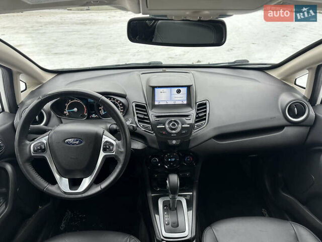 Білий Форд Фієста, об'ємом двигуна 1.6 л та пробігом 90 тис. км за 9400 $, фото 24 на Automoto.ua