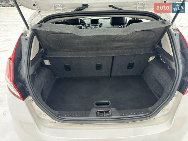 Білий Форд Фієста, об'ємом двигуна 1.6 л та пробігом 90 тис. км за 9400 $, фото 18 на Automoto.ua