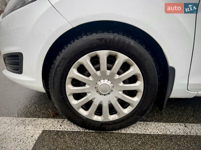 Белый Форд Фиеста, объемом двигателя 1 л и пробегом 132 тыс. км за 7500 $, фото 14 на Automoto.ua